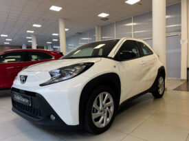 TOYOTA Aygo X Cross 1.0 VVTI Play