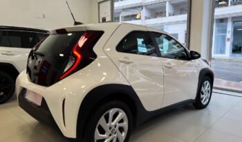 TOYOTA Aygo X Cross 1.0 VVTI Play lleno