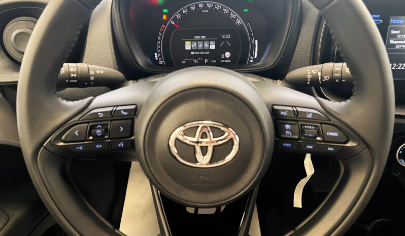 TOYOTA Aygo X Cross 1.0 VVTI Play lleno