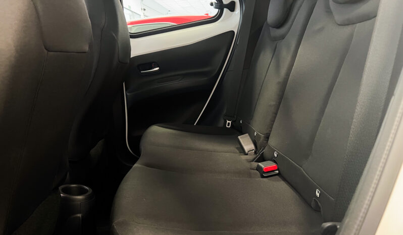 TOYOTA Aygo X Cross 1.0 VVTI Play lleno