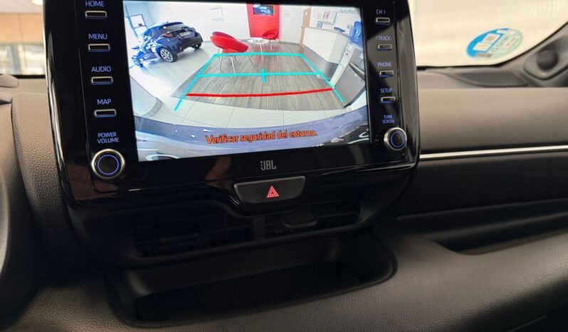 TOYOTA Yaris 1.5 120H Style Plus lleno
