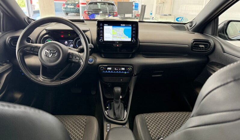 TOYOTA Yaris 1.5 120H Style Plus lleno