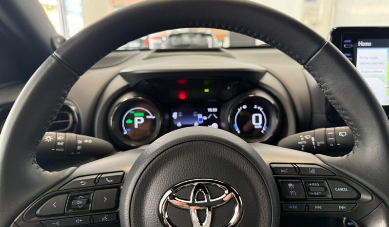 TOYOTA Yaris 1.5 120H Style Plus lleno