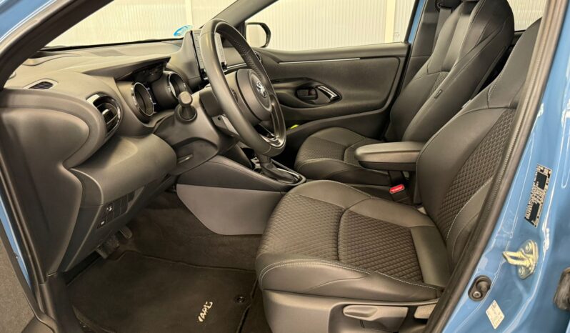 TOYOTA Yaris 1.5 120H Style Plus lleno