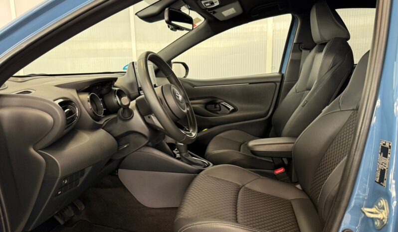 TOYOTA Yaris 1.5 120H Style Plus lleno